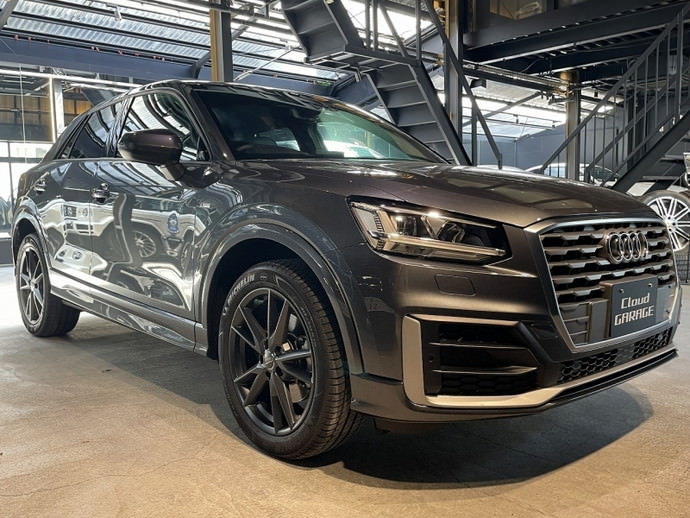 アウディQ2/ファーストエディション デイトナグレーパールエフェクト